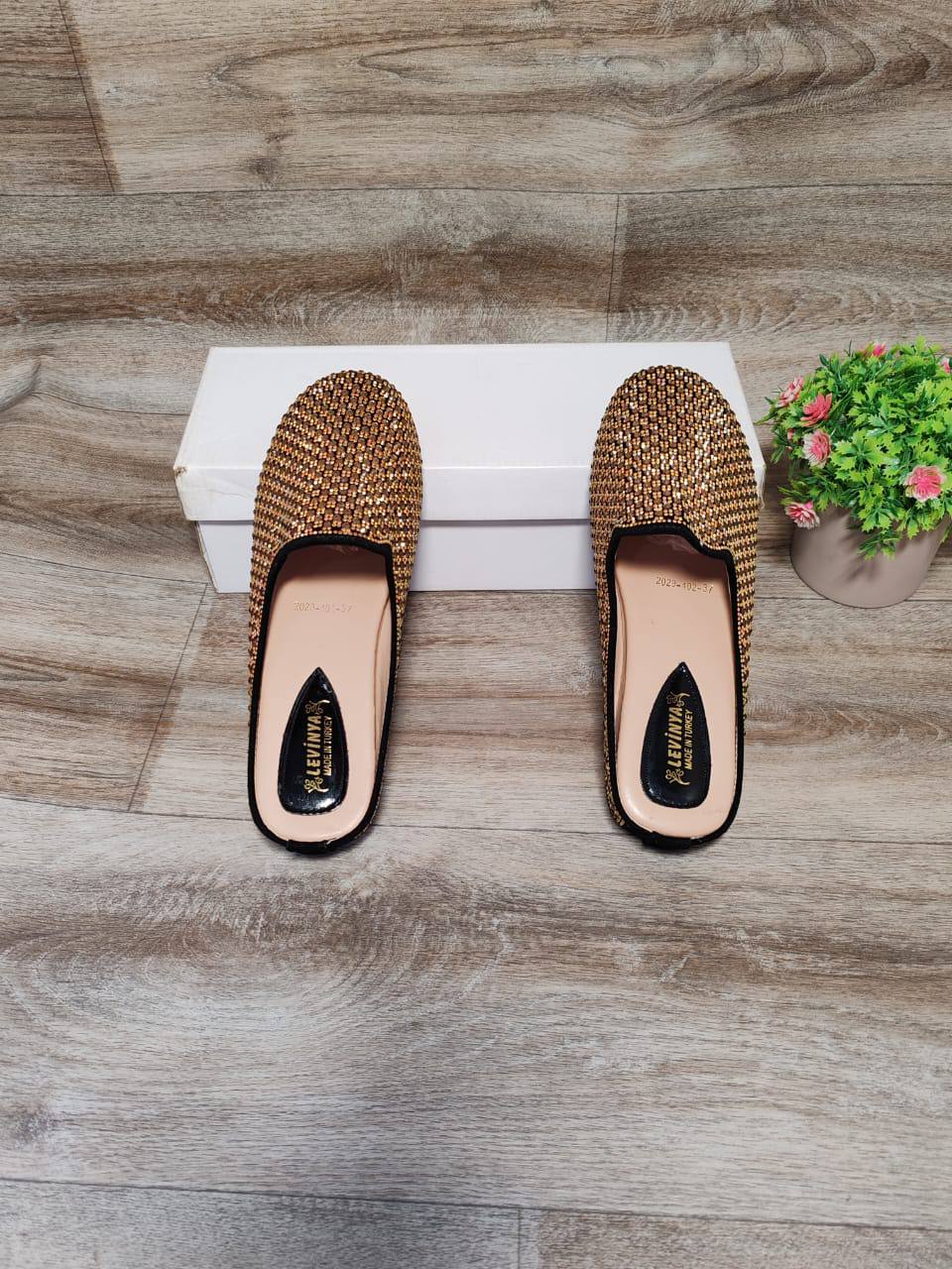levinya half shoes - gold