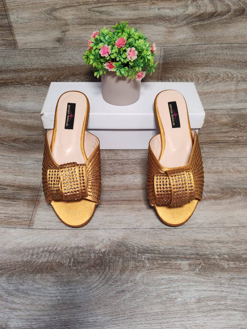 gegallel slippers with round bow - brown
