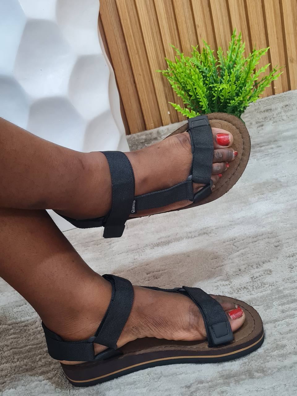 queens trekkers - black