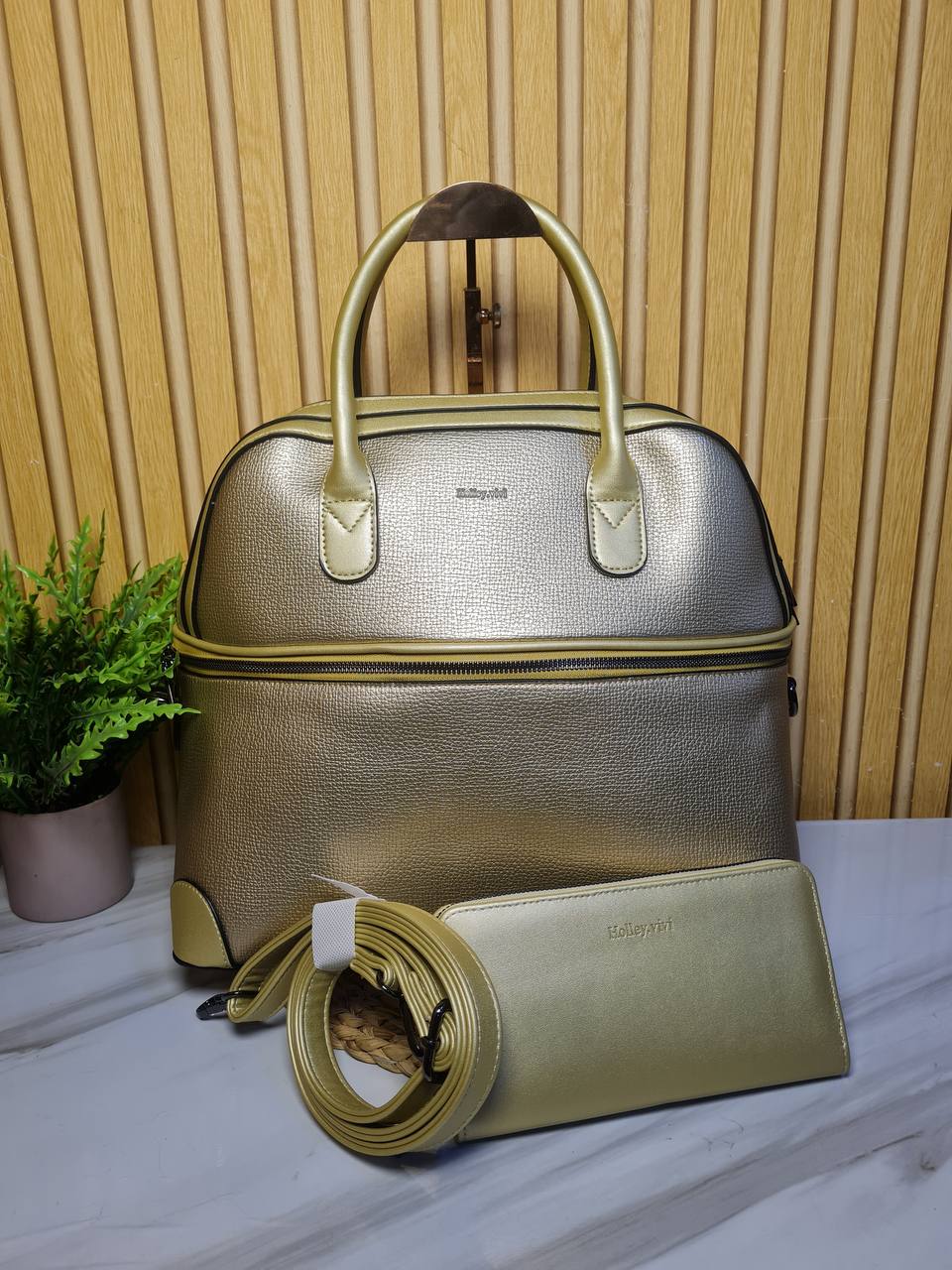 holly vivi travel handbag 1066 - gold