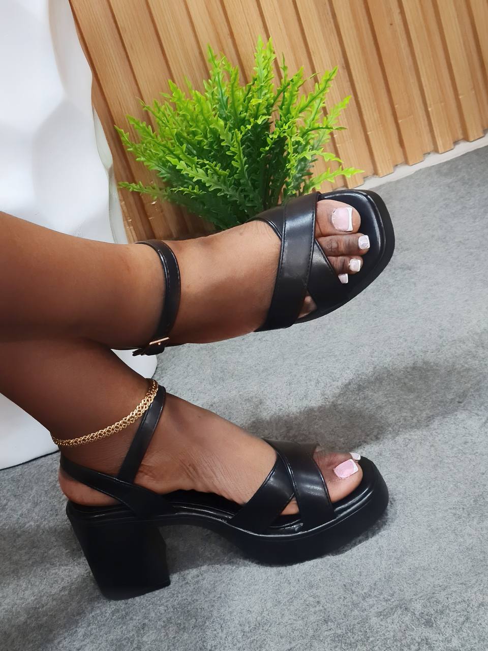 chaish brilliant wedge sandal - black