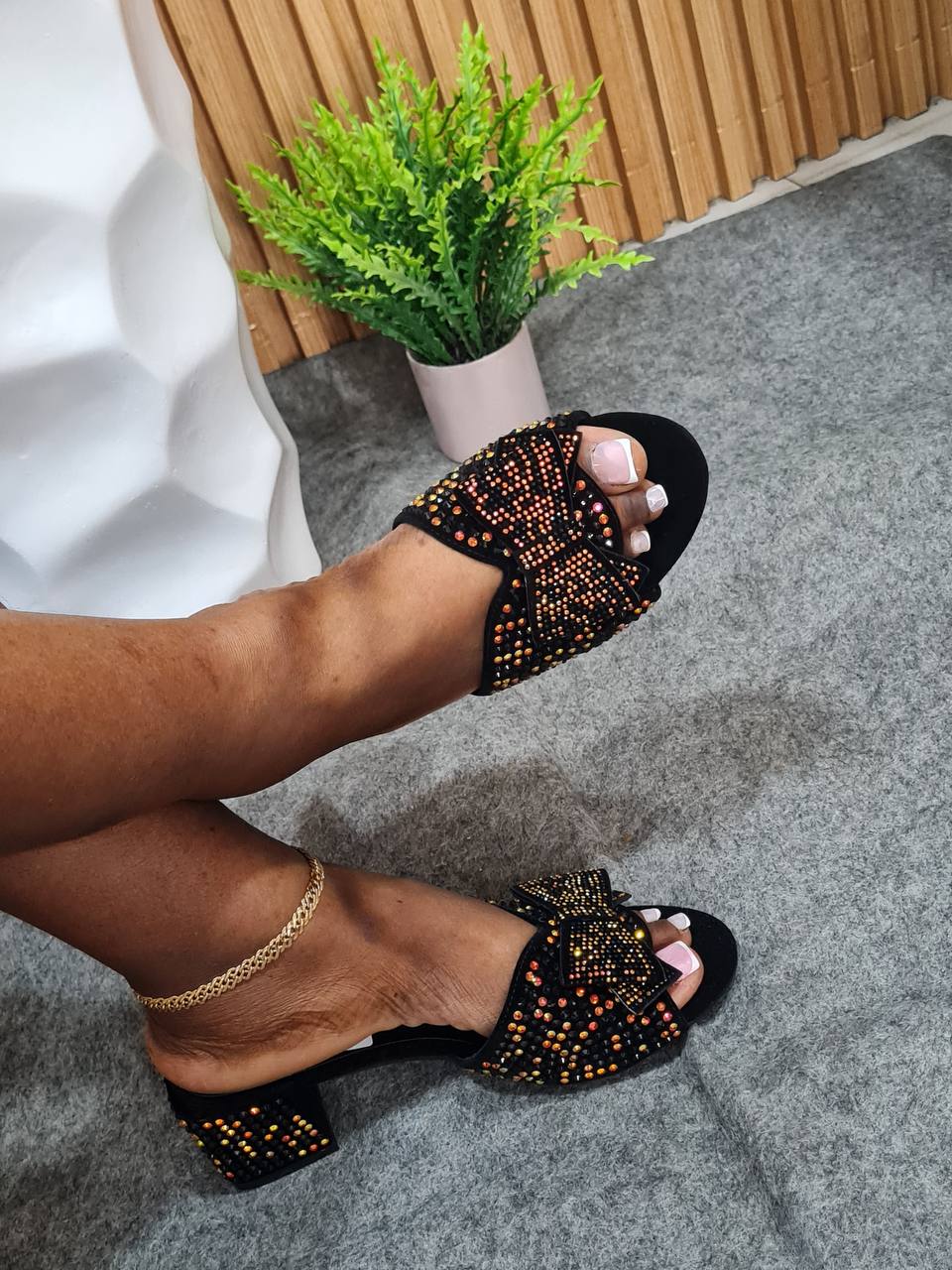 levinya medium block heel slippers - black