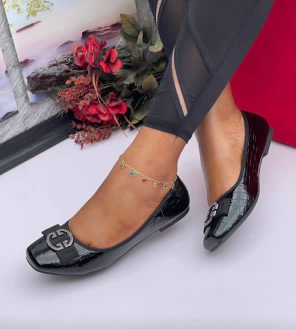 olivia lan flat shoe with g design - black