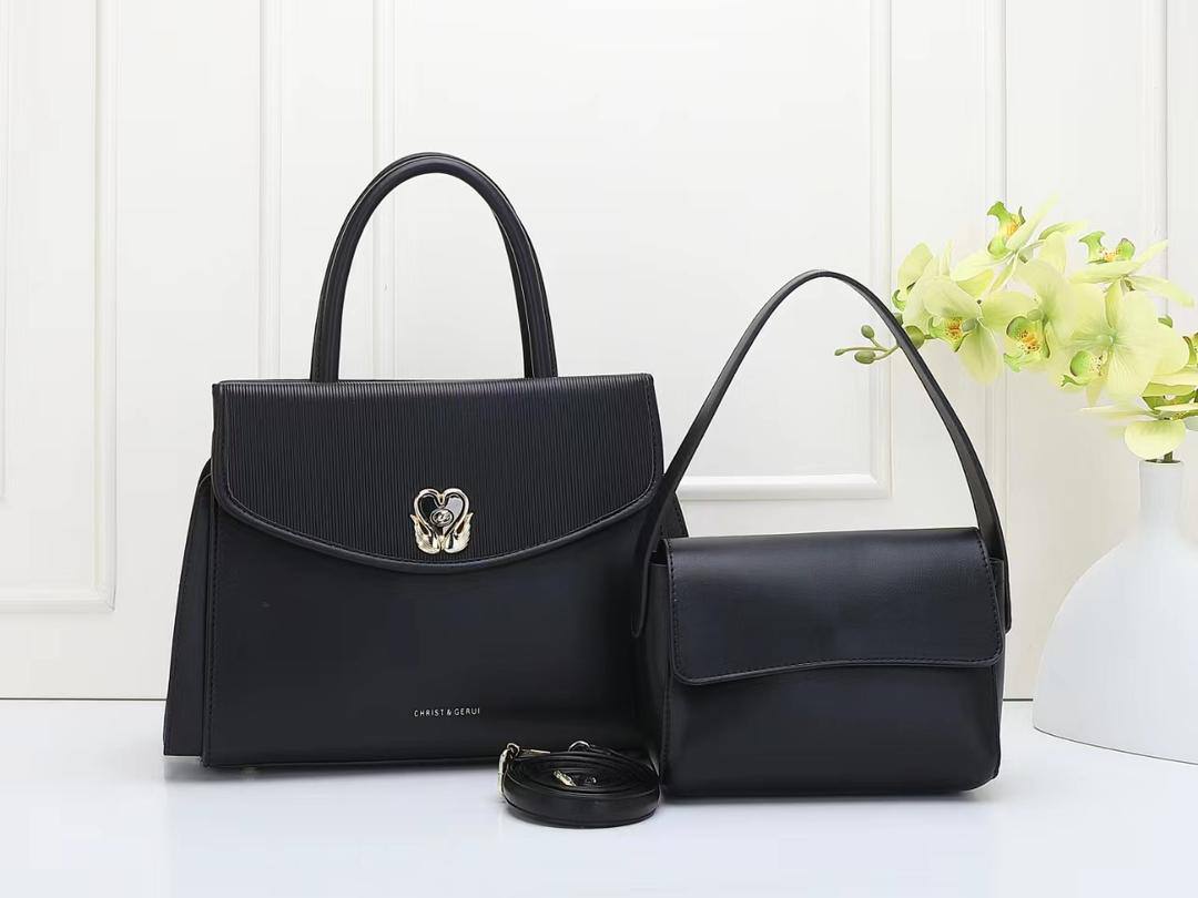 christ & gerui handbag with love in front - black