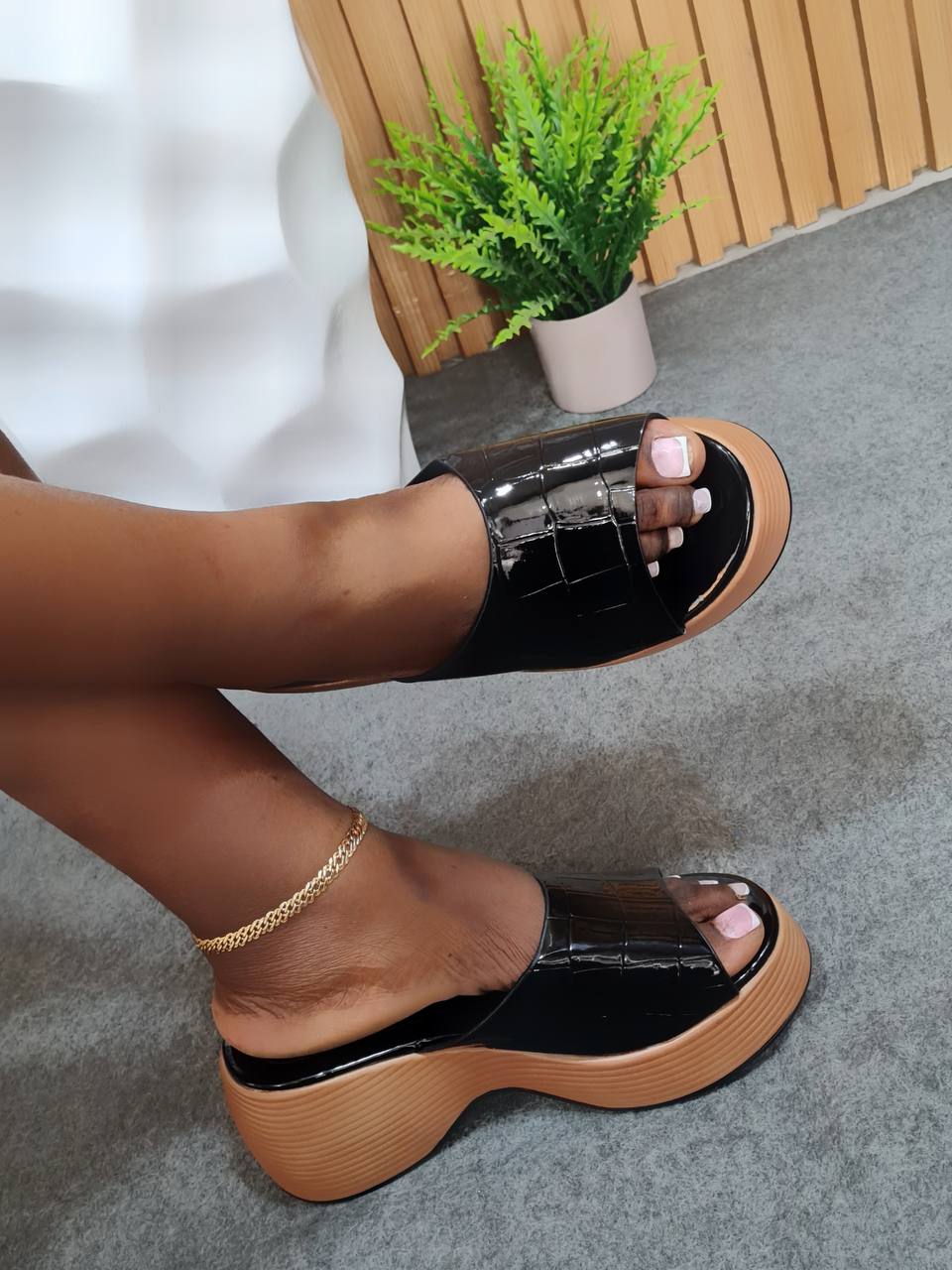 lufeidi wedge slippers - black