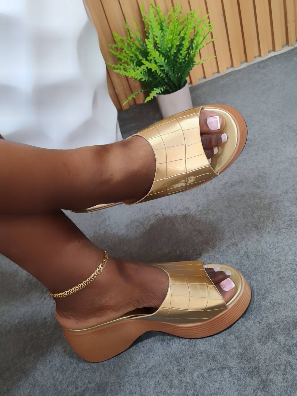 lufeidi wedge slippers - gold
