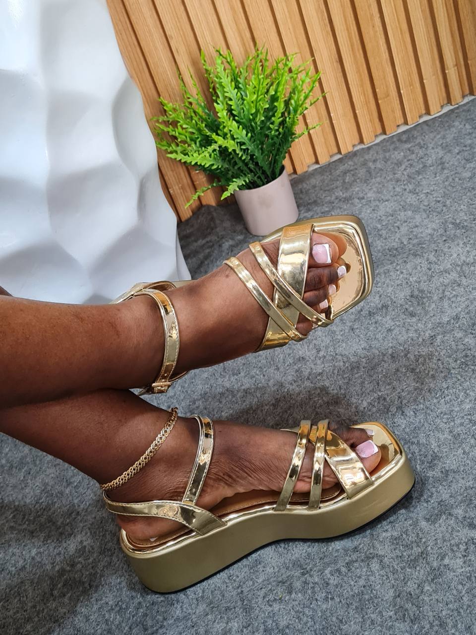 geriger gegalle wedge sandal - gold