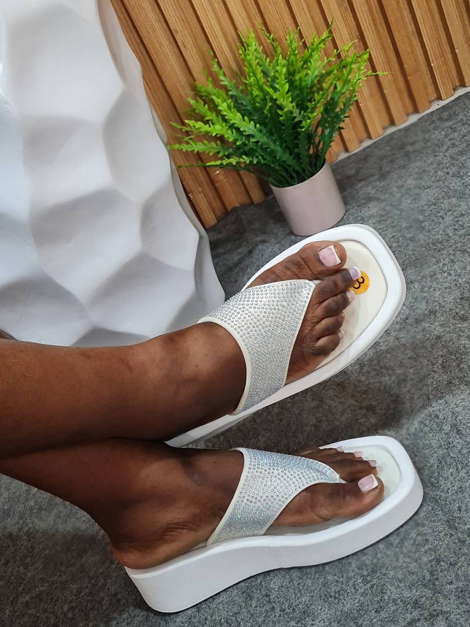 fly stoned slippers - white