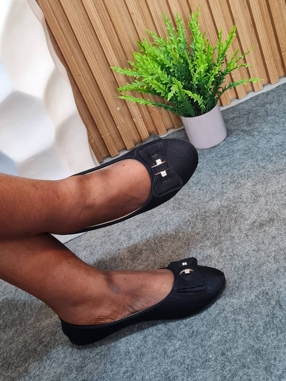 looking smart flat shoe with bow and gold/silver at the middle - black
