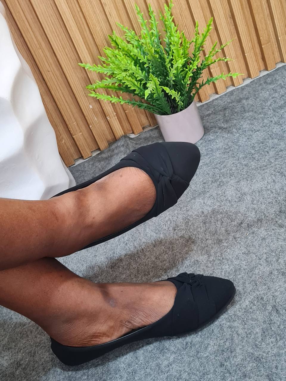 looking smart flat shoe (like suede) - black
