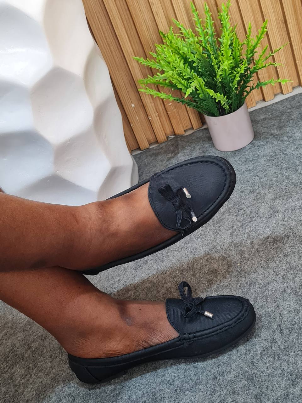 valeri flat shie with bow - black