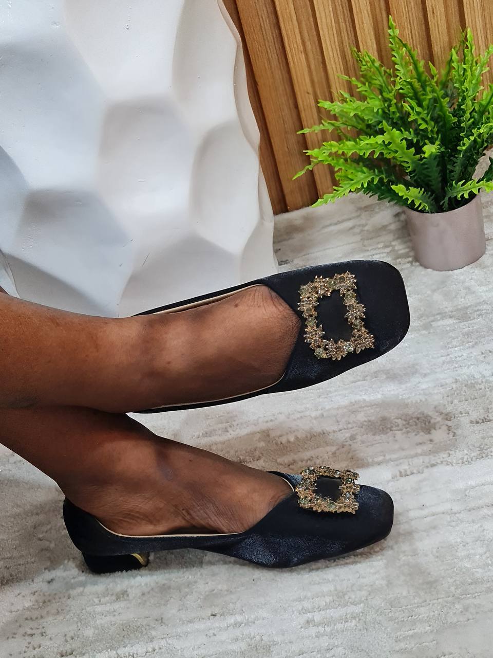 wei ming xin block heel shoes with black square and flat tip - black