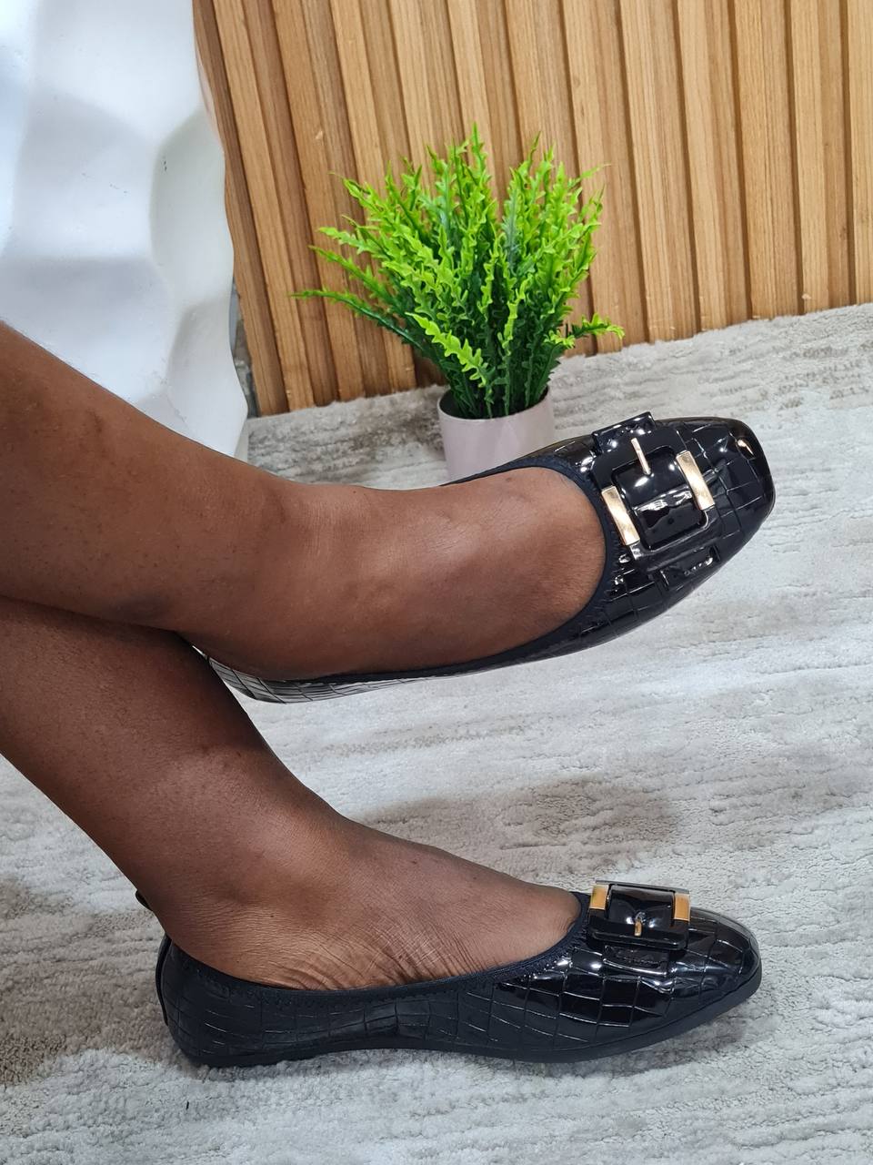 looking smart banana flat - black