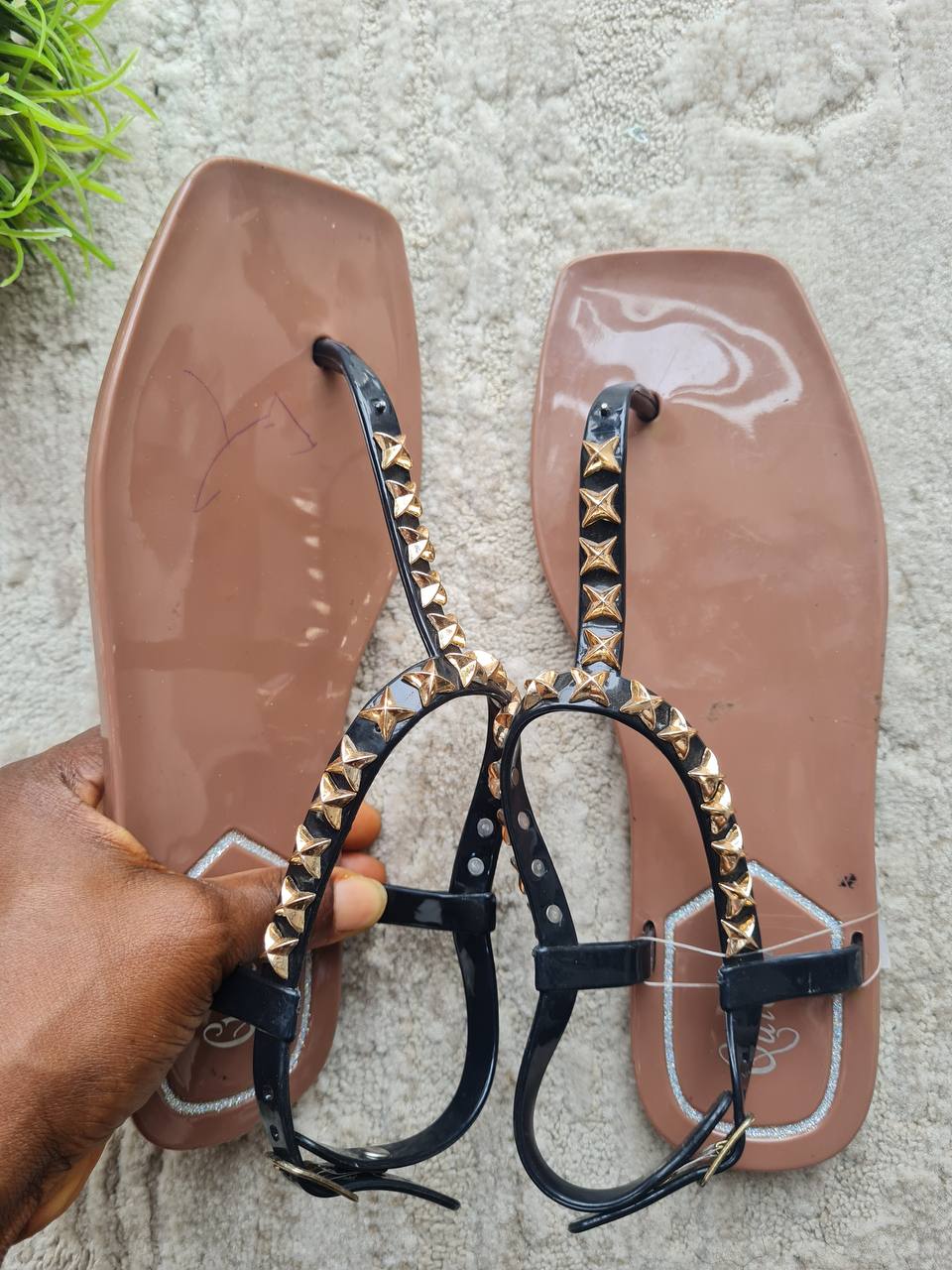 quieter sandals with stars - black