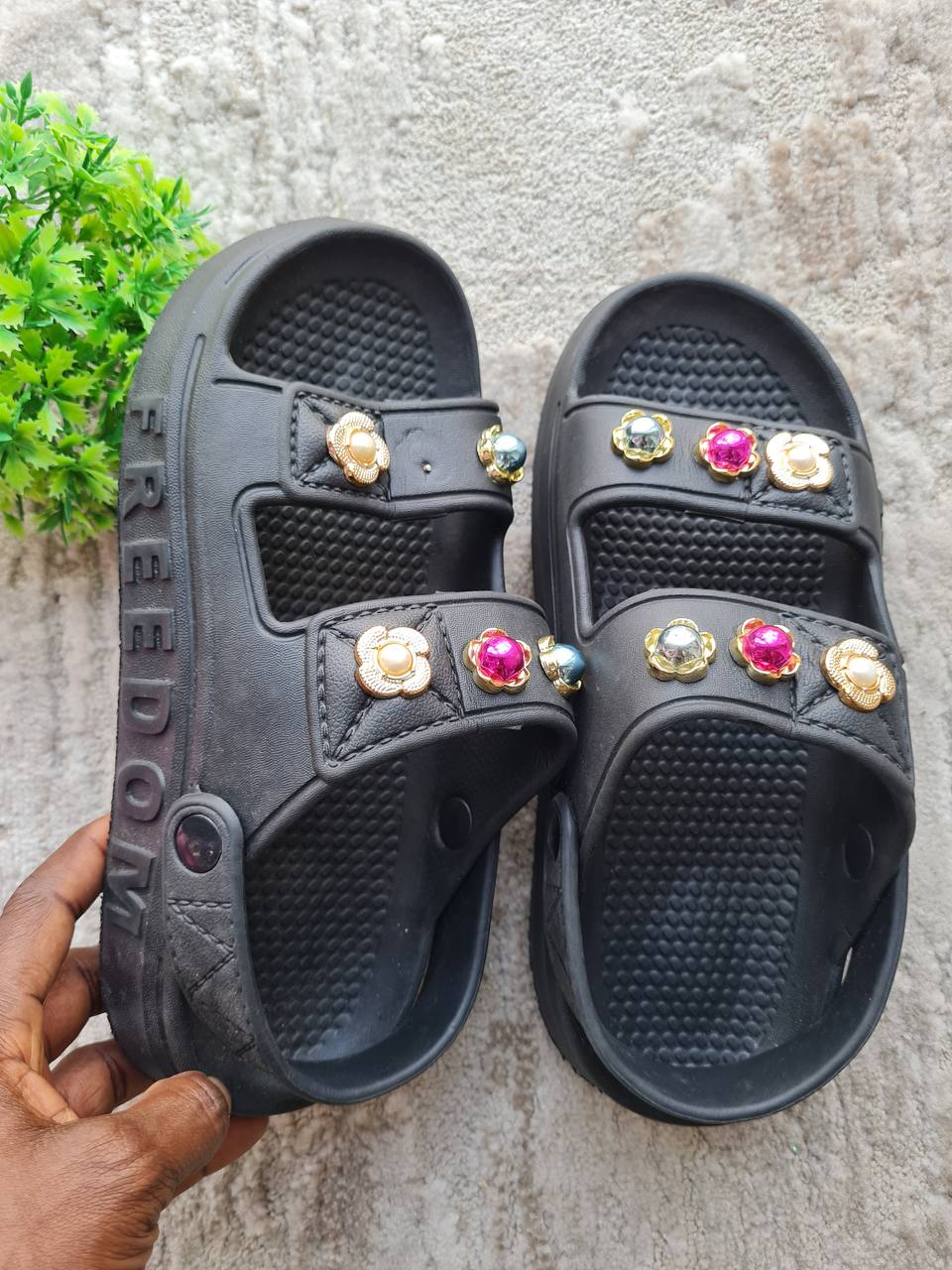 freedom rubber sandal - black
