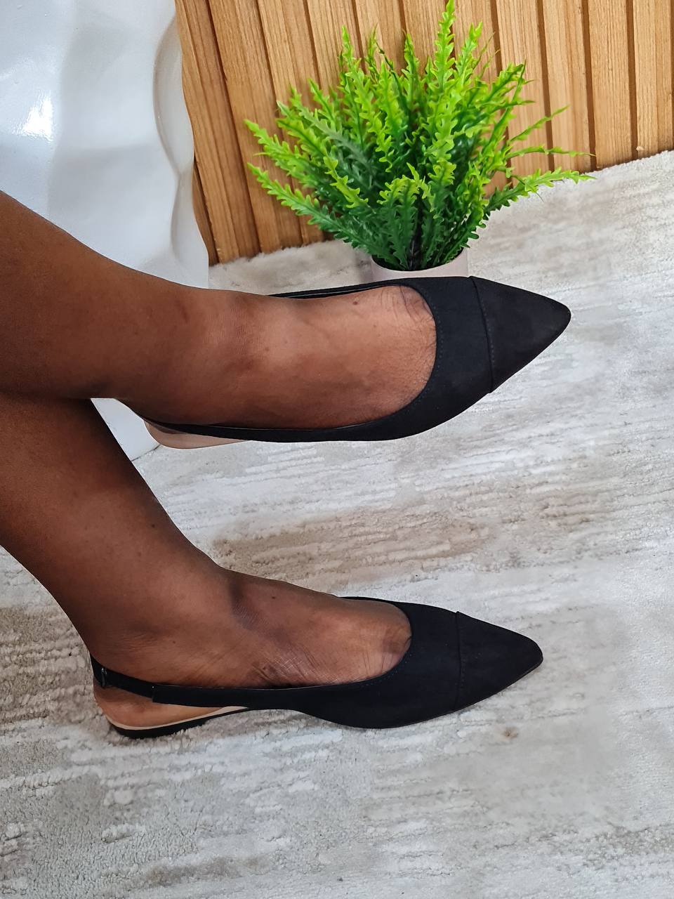 forever 21 suede flat sandal- black