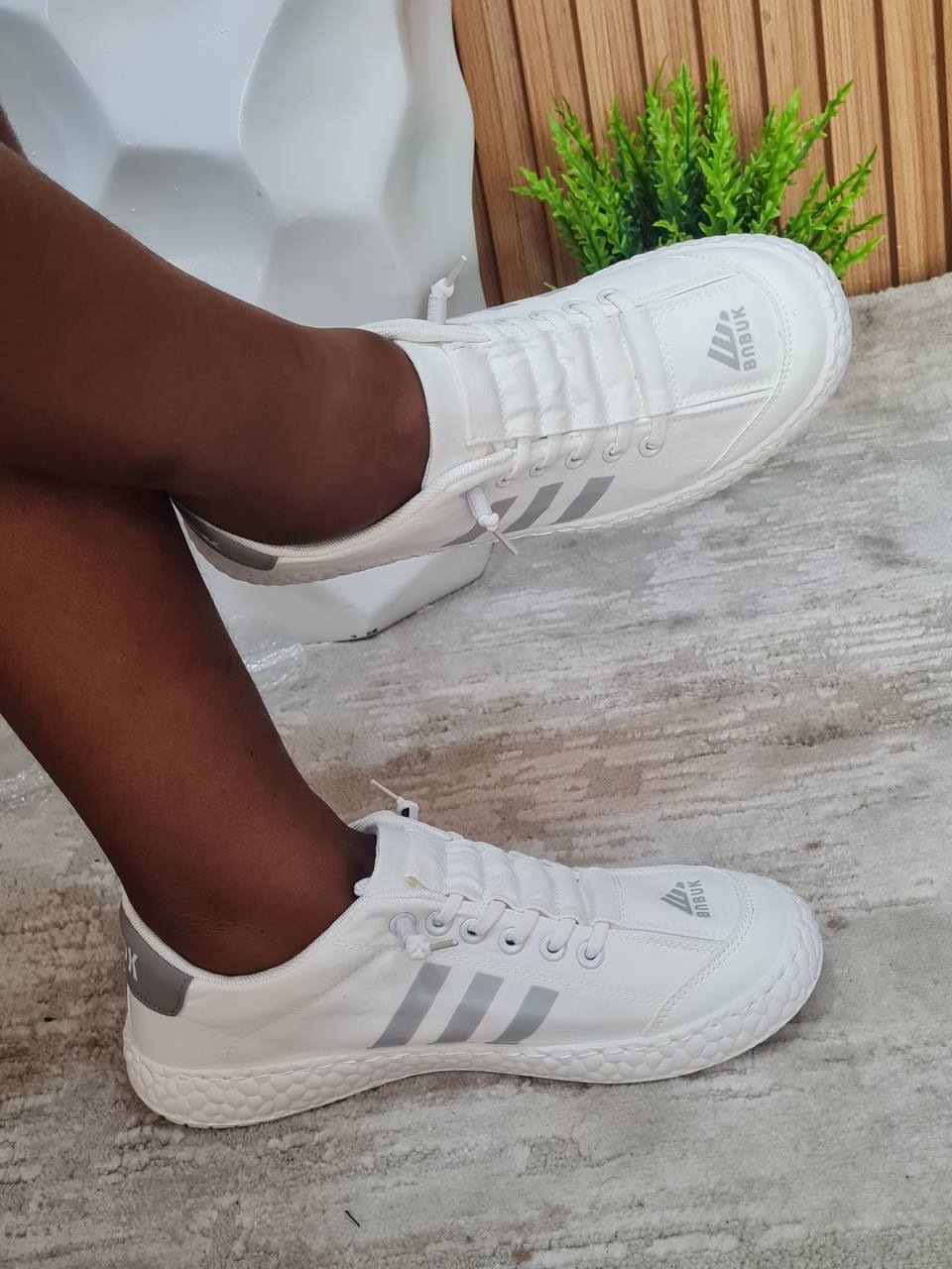 bubuk sneakers 