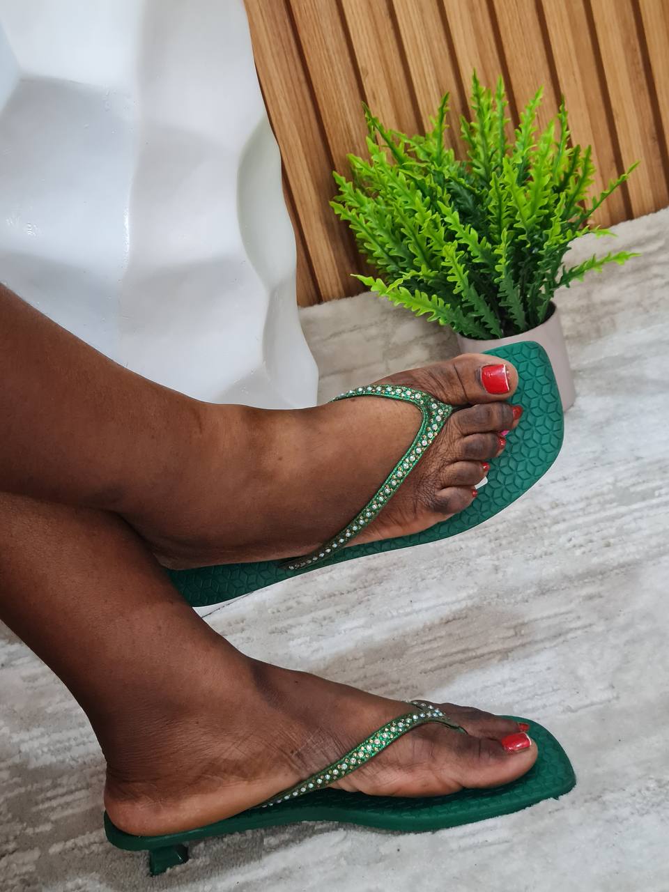 chrisbeno kitten slippers - green
