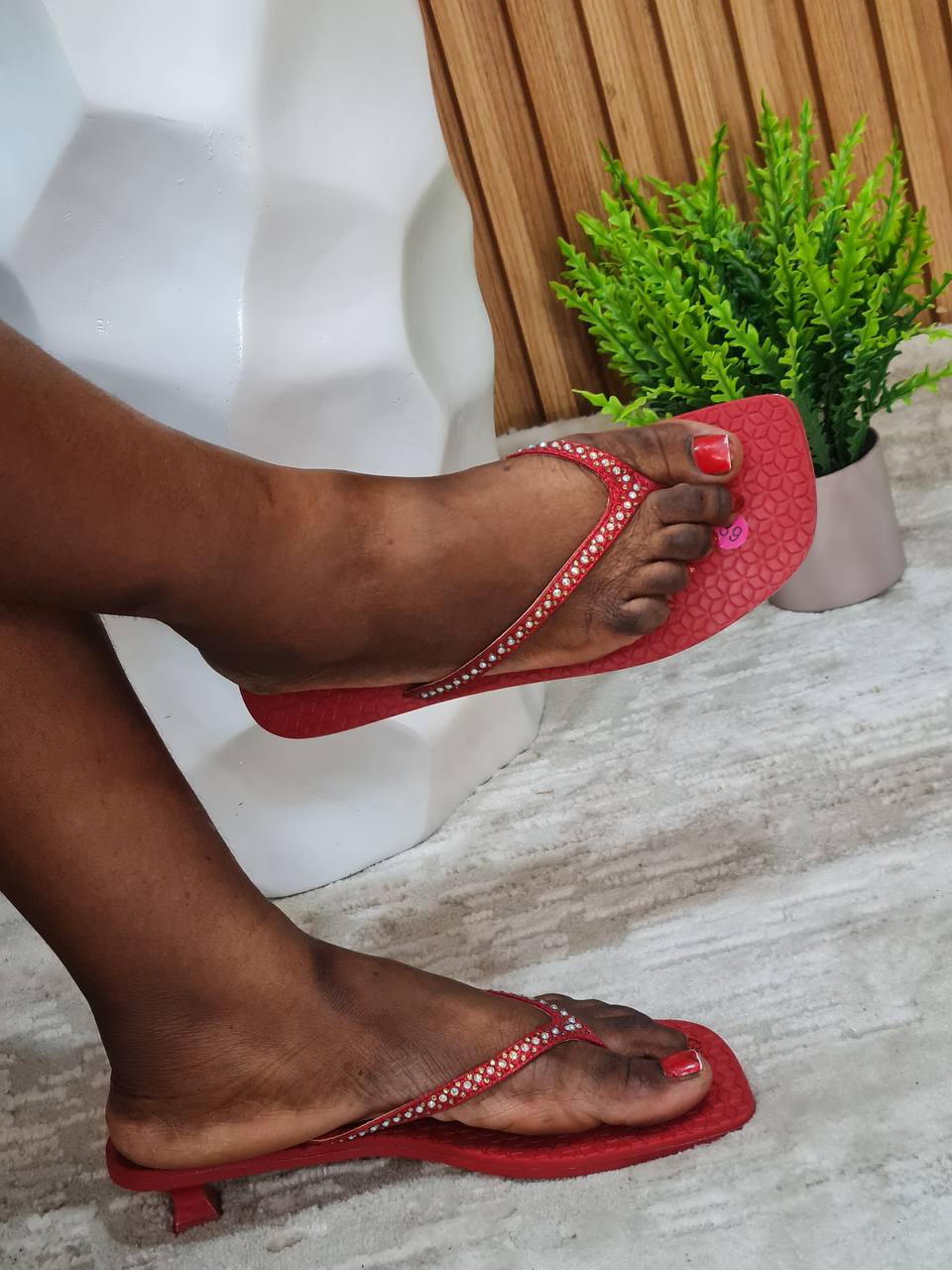 chrisbeno kitten slippers - red