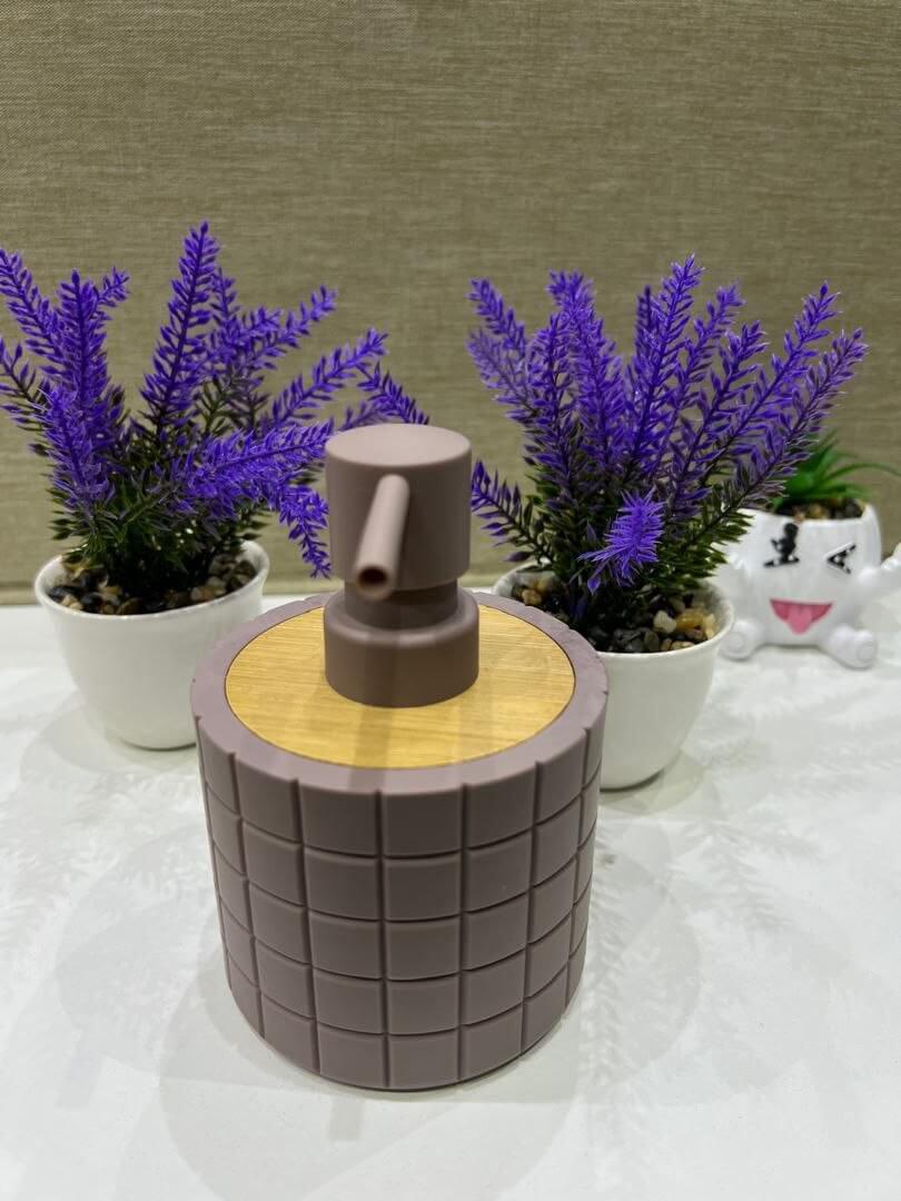 round grid patterned home and fun soap dispenser