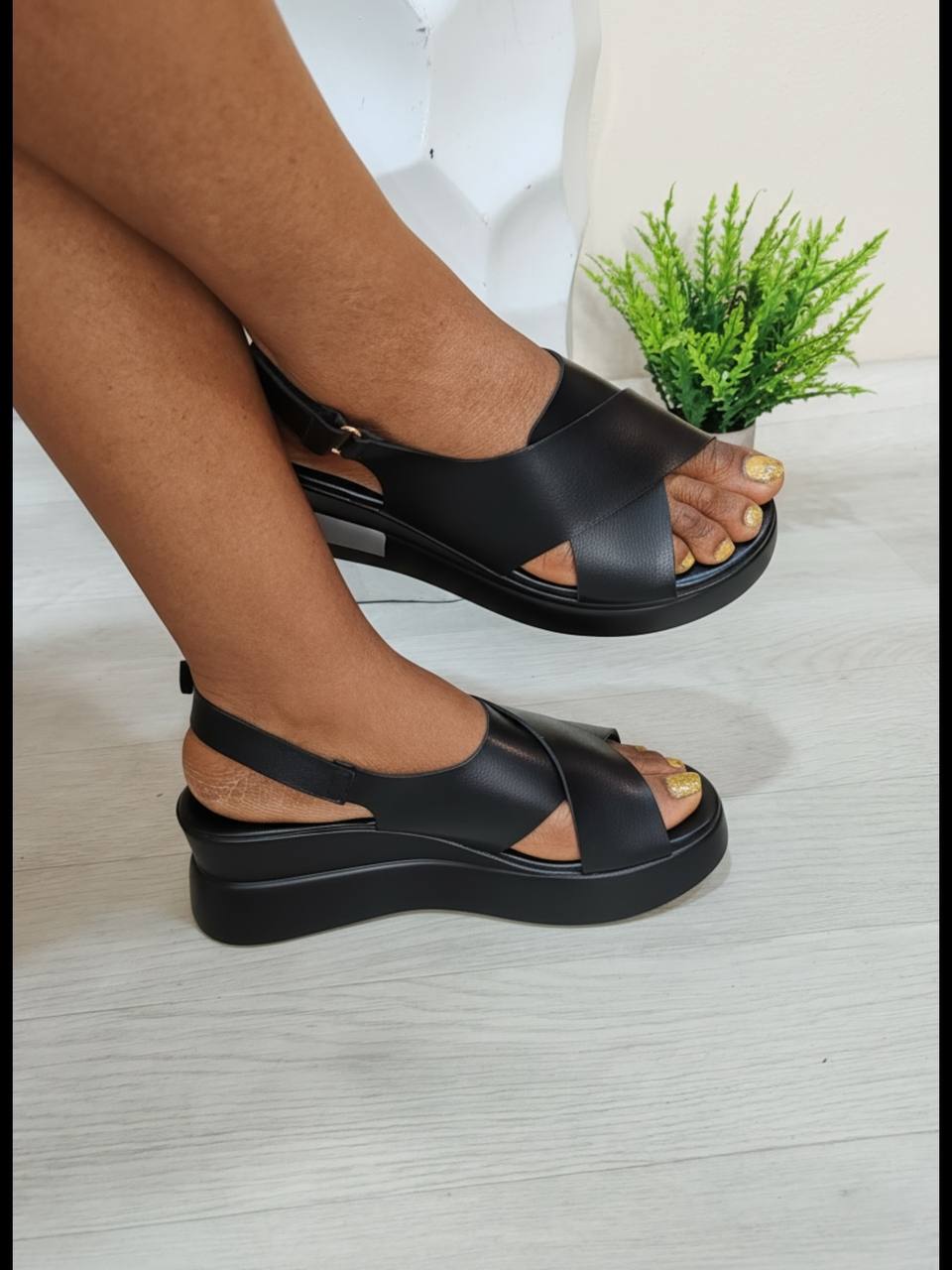 layki wedge sandal - black
