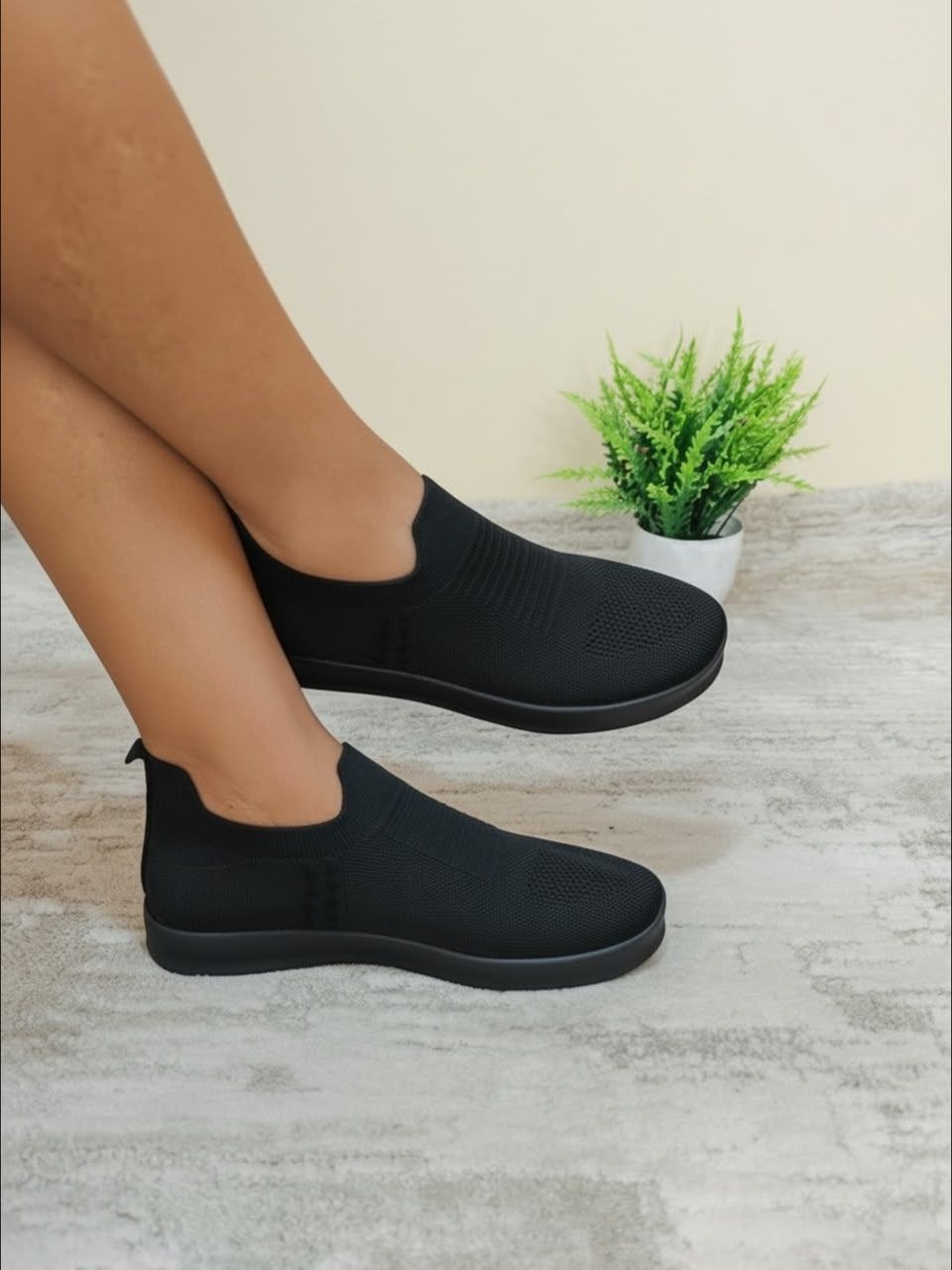 new discover sports sneakers - black