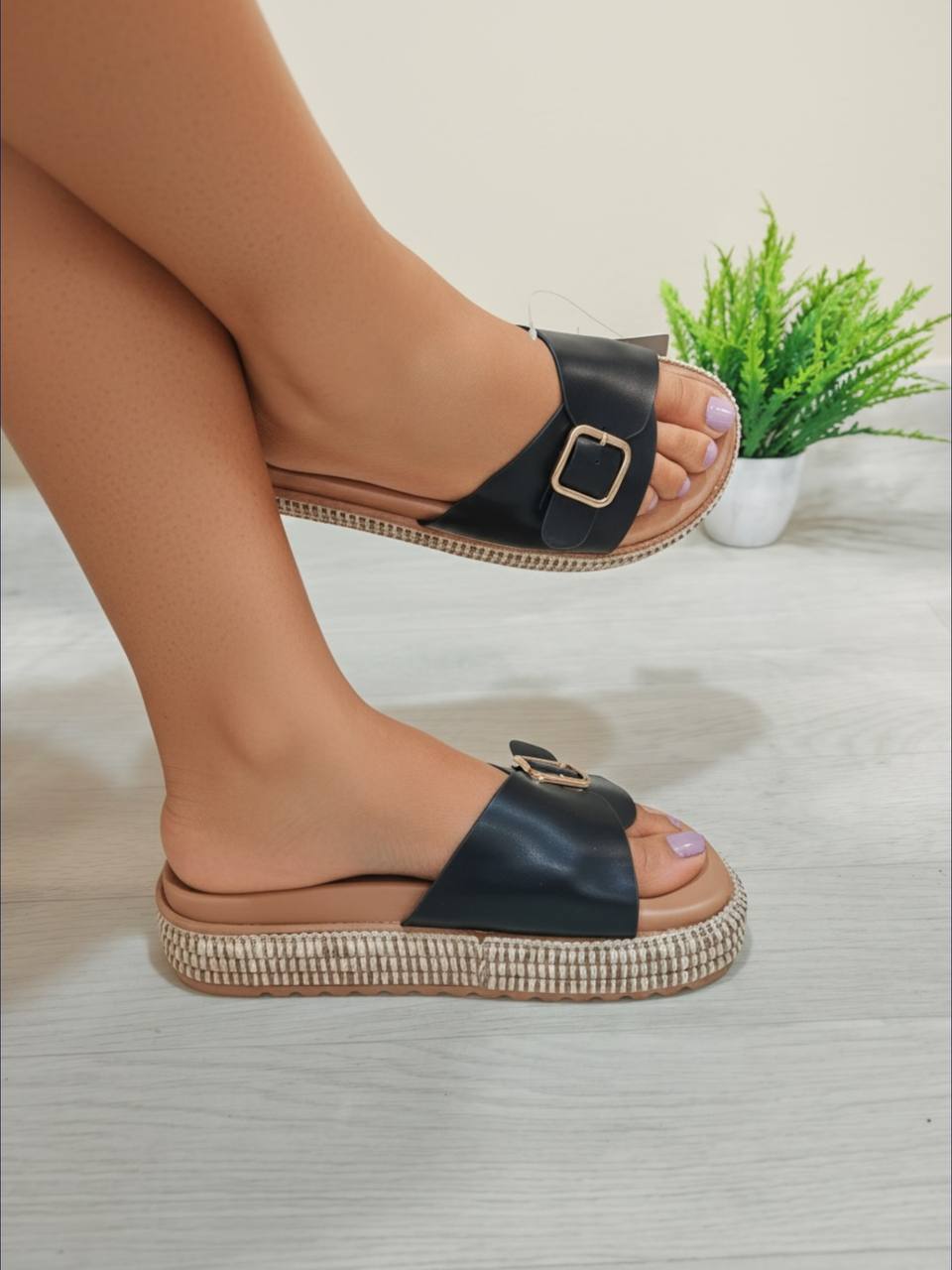 golden kello platform slides - black