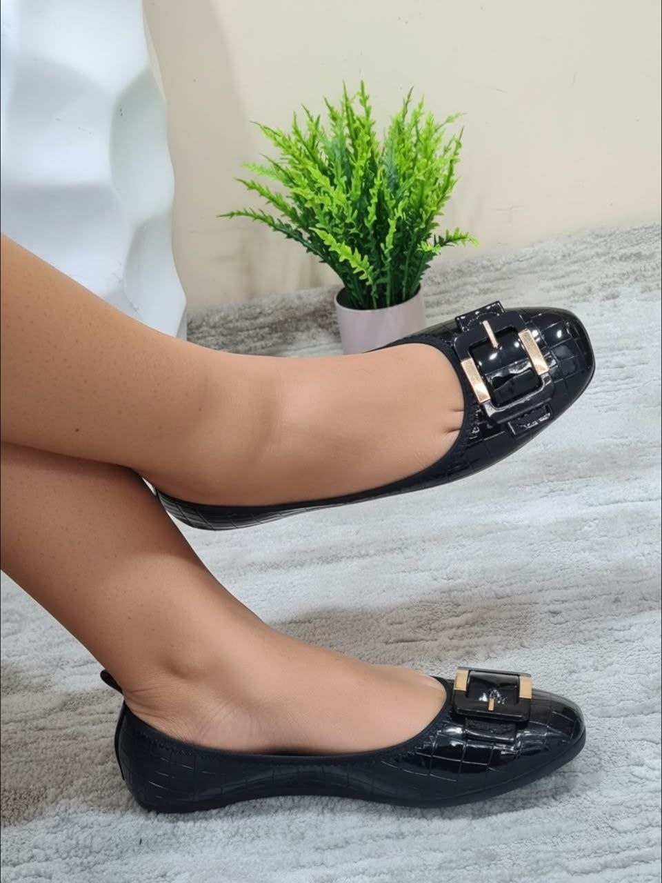 looking smart banana flat - black