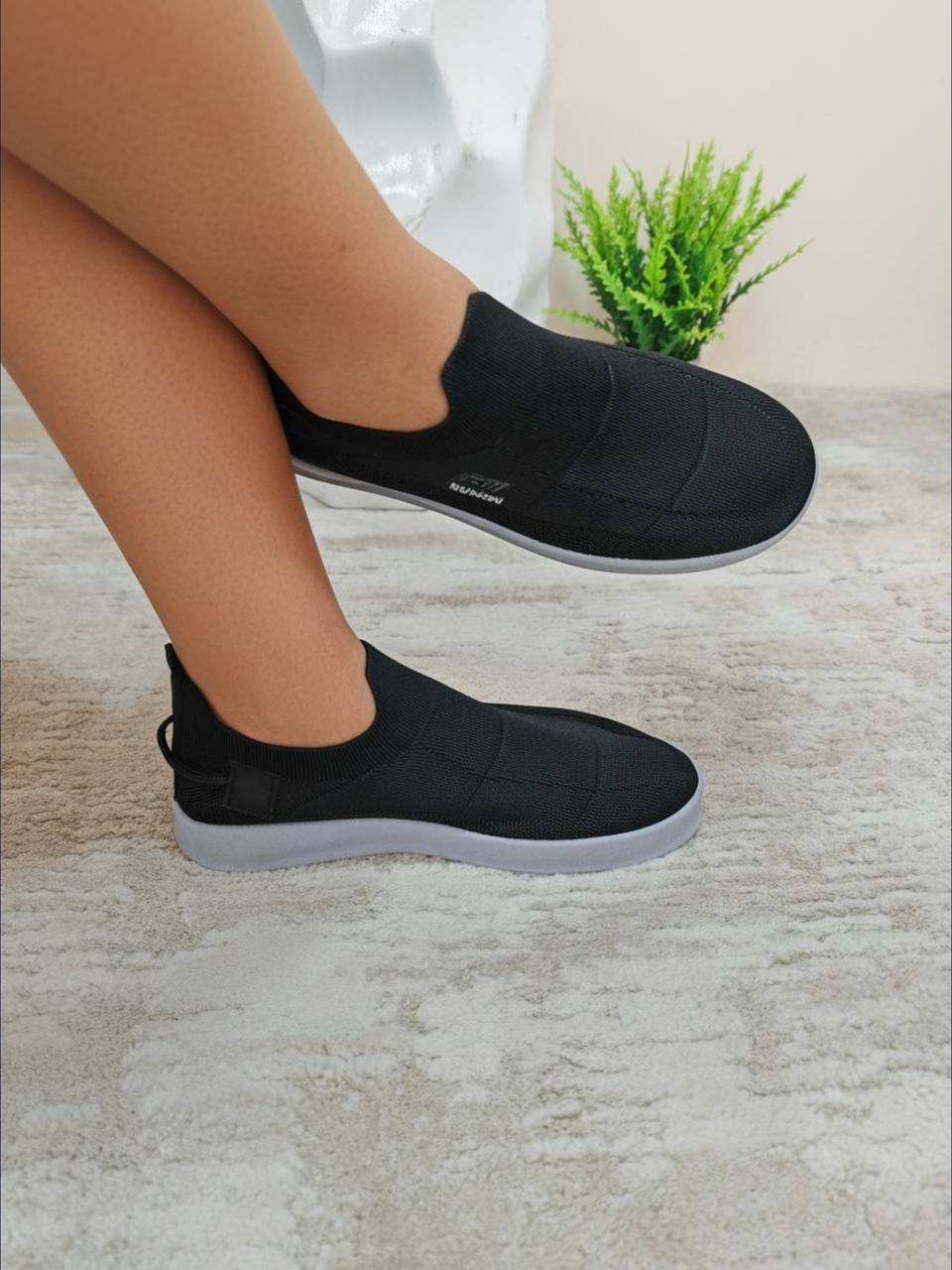 rumon sleek sneakers - black
